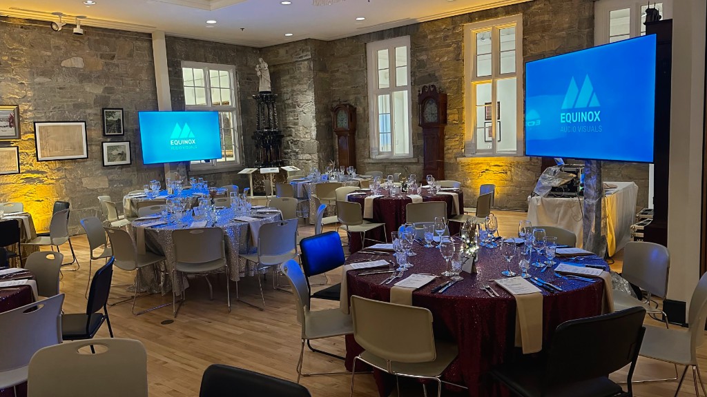Burgundy and silver tables in the stone gallery, two screens on the same hold.